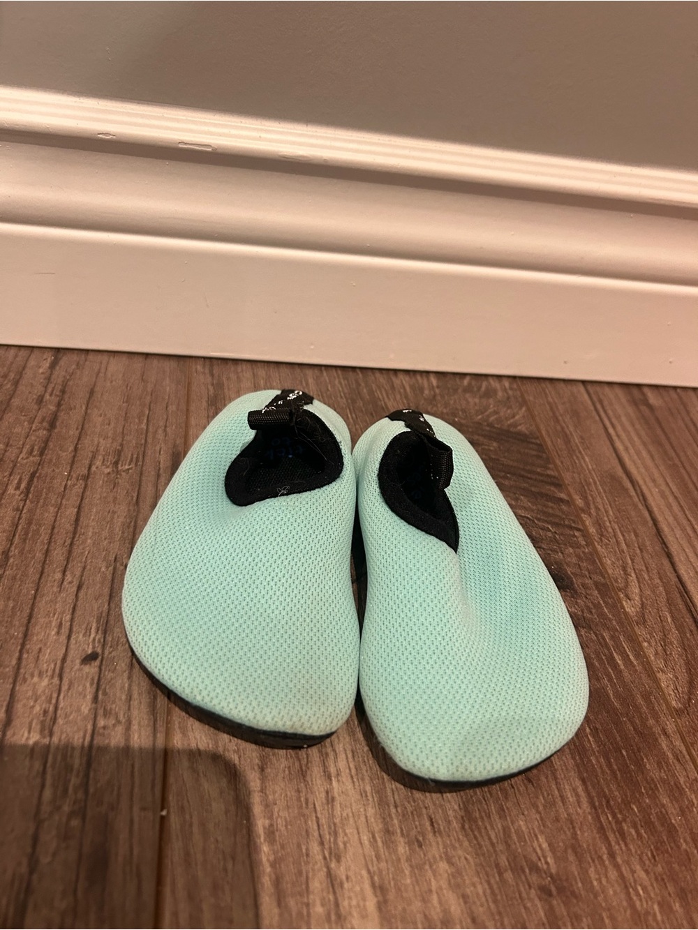 Tickle toes kids water shoes